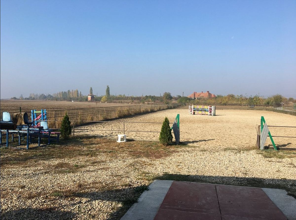 Manejul exterior EquiCentric, cu obstacole de sărituri
